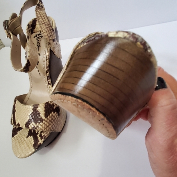 Alice + Olivia  platform sandal. Sz 40. Snakeskin Joyce style - Picture 10 of 11